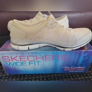 Skechers Womens Gratis Strolling 22823W White/Silver Shoes Sneakers Size 9